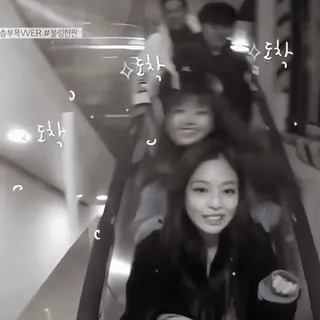 ⏳ 27ea354f 도착 Escalera mecánica, Viajes, Gente, Escaleras, Interior telegram sticker