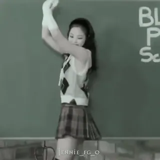🍉 3f7f5820 Jennie kpop, blackpink, jennie, escolar, baile, actuación telegram sticker