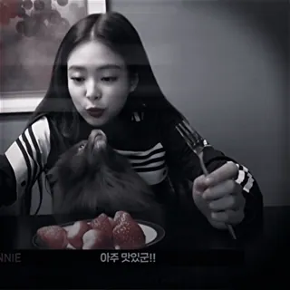 🫧 1e8bdd6f 아주 맛있군!! jedzenie, truskawki, pies, widelec, jedzenie telegram sticker