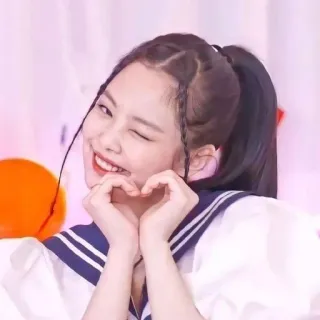 💘 65a7654b isyarat hati, kedipan, wanita, kaos garis-garis, asia, korea, kepang whatsapp sticker