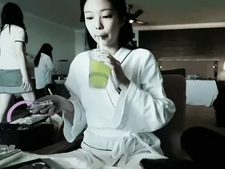 🥗 d979606d Jennie Kim k-pop, celebrity, drinking, robe, makeup telegram sticker