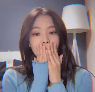 😳 a92515d1 wanita, orang, potret, selfie, brunet, di dalam ruangan telegram sticker