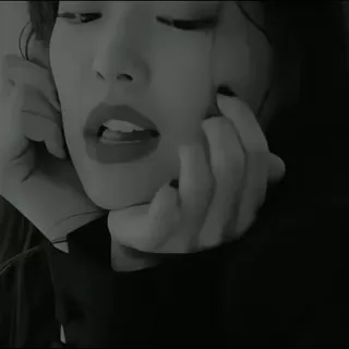 🕷 0917cc8a 女人, 人, 肖像, 脸, 单色 telegram sticker