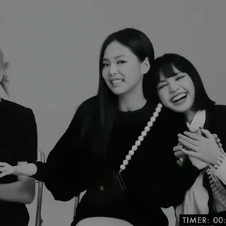 🕷 576ff04e TIMER: 00: 人物, 女性, 朋友, 黑白 telegram sticker