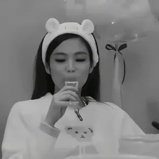 🕷 e064fce0 女人, 饮酒, 肖像, 饮料, 酒精, 熊耳 telegram sticker