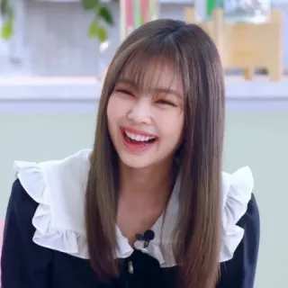 🌷 6a60fcd9 wanita, tersenyum, potret, bahagia, orang telegram sticker