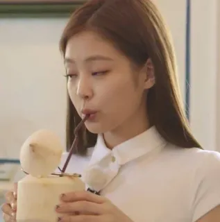 🌷 7b92c708 Jennie orang, wanita, minum, kelapa, Korea telegram sticker