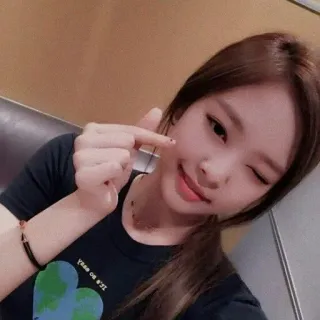 ❤️ 6d55f307 It's ok to cry Herz, weinend, Person, Fingerherz, Frau telegram sticker