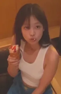 🌟 868110d7 phụ nữ, kem, thường ngày, thanh niên, chân dung telegram sticker