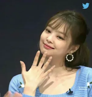 🥟 82924894 Jennie coreana, donna, sorridente, orecchini, gioielli, mano, anello telegram sticker