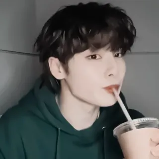 🦊 7f70d9c0 orang, minum, kopi, minuman, pria whatsapp sticker