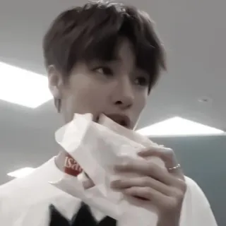 🦊 d72bbed8 makan, sandwich, orang, dalam ruangan whatsapp sticker