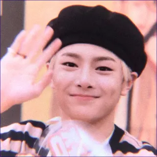 🌱 13184d4b portret, osoba, kapelusz, machanie, uśmiech telegram sticker