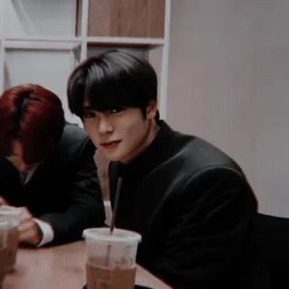 ⛓ 0ef495f2 Mann, Person, Kaffee, Porträt, Innenaufnahme, Tisch telegram sticker