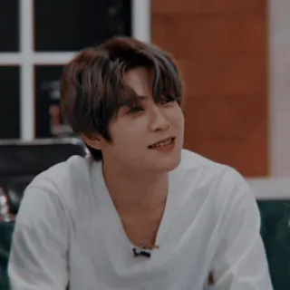 ⛓ 1bfcab22 Mann, Person, Lächeln, Casual, Innen, Porträt telegram sticker