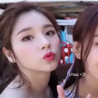 😘 8e0c5490 Chuu chuu <3 kpop, чху, айдол, мило, селфи, девушка, друг telegram sticker