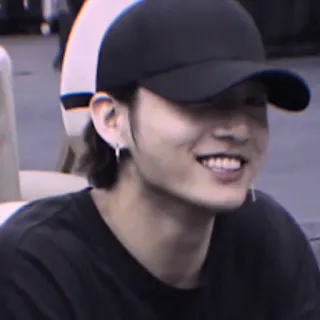 🐰 af7c96e7 男人, 肖像, 微笑, 休闲, 人物, 耳环, 快乐 telegram sticker