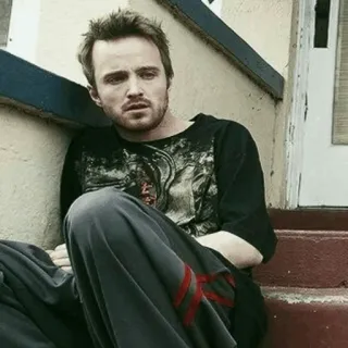 🖤 4ca2e5b4 Jesse Pinkman Breaking Bad jesse pinkman, breaking bad, sentado, serie tv whatsapp sticker