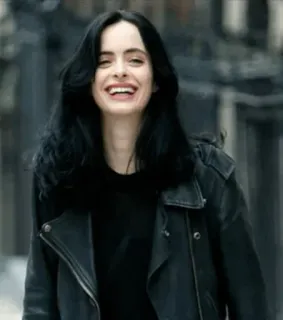 🥀 0c711464 Jessica Jones wanita, senyum, jaket kulit, rambut hitam, bahagia, acara tv telegram sticker