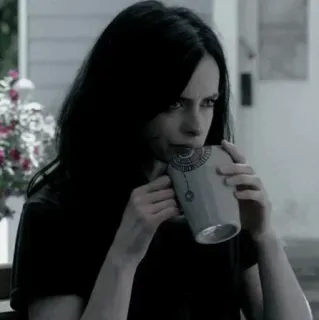 🥀 73c321ef Jessica Jones wanita, rambut gelap, minum, mug, serial TV, superhero, Krysten Ritter telegram sticker