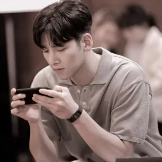 🚬 f4a820b9 uomo, persona, giocando, gioco, telefono, casual, interno telegram sticker