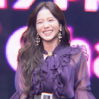 🍭 4dbfac48 wanita, tersenyum, potret, ungu, anting-anting, ceria telegram sticker