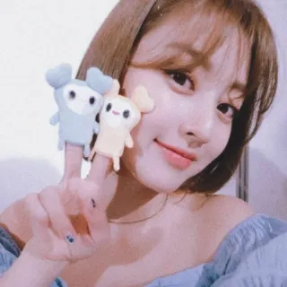 💄 3621c432 woman, finger puppets, cute, selfie, beauty, smiling whatsapp sticker