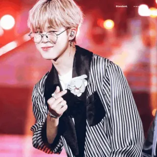 〰 b6f59e89 Standard. kpop, asia, penyanyi, kacamata, senyum telegram sticker