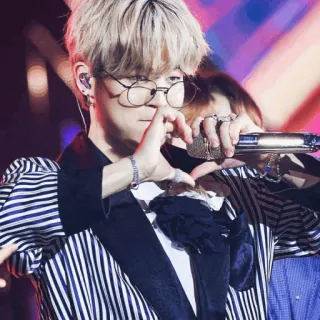 〰 e736f729 kpop, idol, penyanyi, penampil, jimin, bts, kacamata, love sign telegram sticker