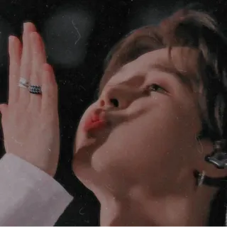 💖 c0e37a38 persona, faccia, broncio, mano, bacio, uomo telegram sticker