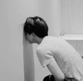 🖤 f314152d orang, dinding, kepala, hitam putih, dalam ruangan telegram sticker