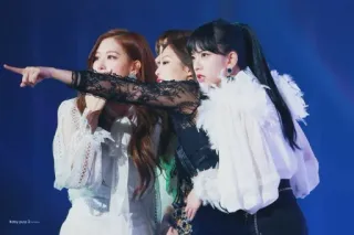 💔 3abc9722 女性, 女の子, グループ, 人々, 音楽, エンタメ telegram sticker