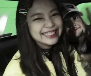 💔 a2bc3877 女性, 笑顔, ポートレート, 幸せ, 友達 telegram sticker