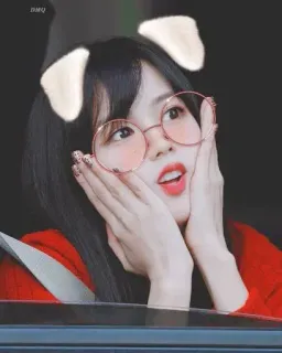 🤍 37c6706f BMQ 女人, 眼镜, 狗耳朵, 肖像, 可爱 telegram sticker