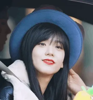 🤍 cda61827 女人, 肖像, 帽子, 微笑, 时尚, 风格 telegram sticker