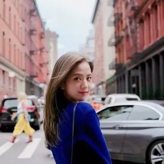 🦄 acf9a9cf 女人, 城市, 街道, 汽车, 建筑, 行人, 都市 telegram sticker