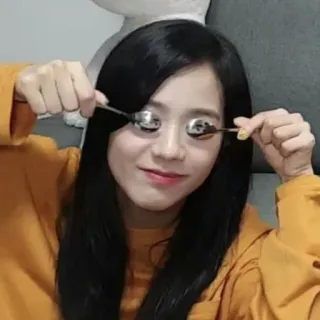 🦄 cae5dee7 女人, 勺子, 眼睛, 肖像, 人, 黑发 telegram sticker