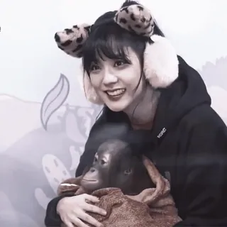 🐵 1e90e438 Frau, Tier, Orang-Utan, süß, Zoo, Freundschaft telegram sticker