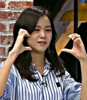 💔 4d49b15c Jisoo kpop, jisoo, blackpink, cantora, coração, gesto telegram sticker