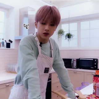 😧 7c42bf4f 슉! người, nấu ăn, tạp dề, nhà bếp, trong nhà telegram sticker