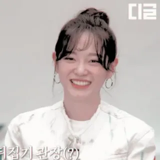 🦋 eefeca3e 터집기 관장(?!) osoba, kobieta, uśmiech, szczęśliwy, portret telegram sticker