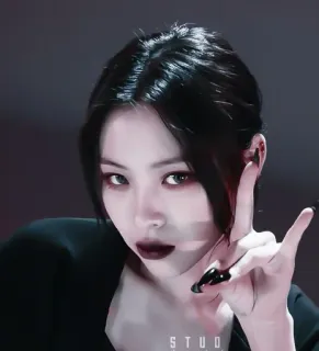 🦩 fcdff6f9 phụ nữ, trang điểm, cô gái, phong cách, chân dung, vẻ đẹp, người telegram sticker