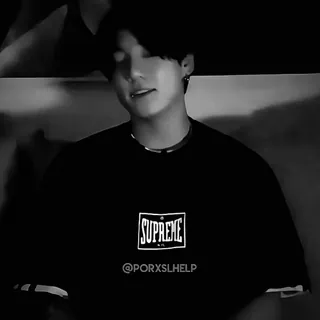 🕷 908c0dc3 @PORXSLHELP hombre, supreme, camiseta, blanco y negro telegram sticker