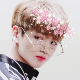 🌺 259a7b6d คน, มงกุฎดอกไม้, แว่นตา, ภาพเหมือน, ผู้ชาย, หนุ่ม, เด็กผู้ชาย telegram sticker