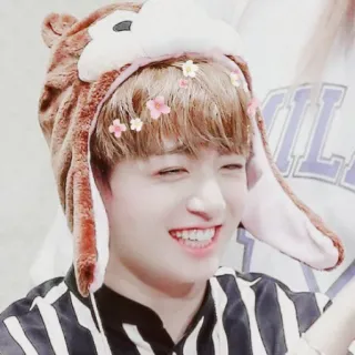 🌺 7aa8b07c คน, ภาพเหมือน, น่ารัก, หมวก, ดอกไม้, ยิ้ม telegram sticker