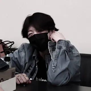 🐰 7eb26cd2 balen persona, mascherina, giacca di jeans, kpop, interno, capelli neri telegram sticker