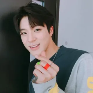 🤟 588f12ae kpop, idol, singer, actor, korean, celebrity, entertainment, finger heart whatsapp sticker