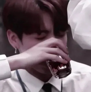 🍒 d6a8bf11 사람, 마시는, 유리, 음료 telegram sticker