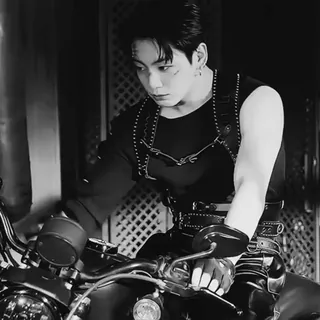 🎴 67bcad26 persoon, motor, zwart wit, man, voertuig telegram sticker