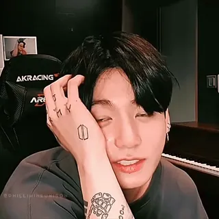 😁 4aed1fda @DHILLIMINEURISON orang, tato, pria, penyanyi telegram sticker